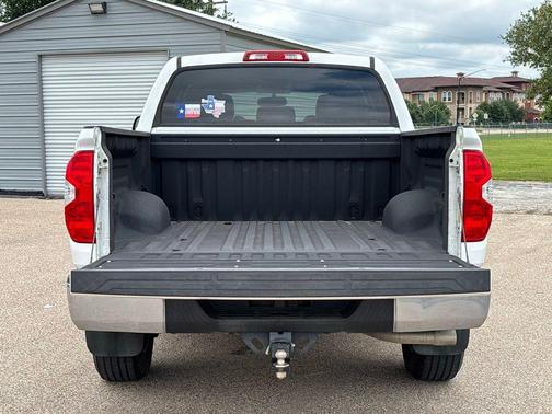 Super White 2016 Toyota Tundra SR5