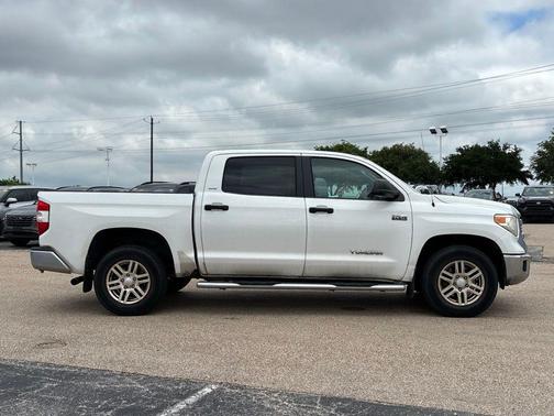 Super White 2016 Toyota Tundra SR5