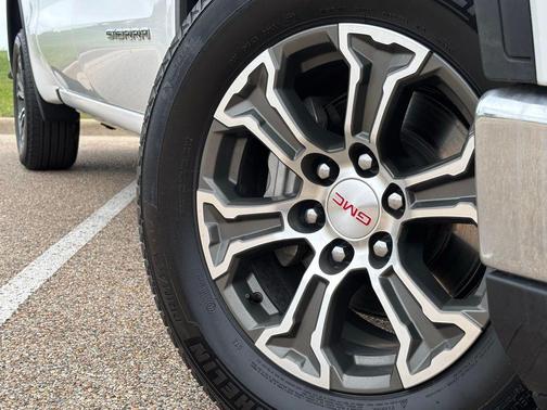 Summit White 2025 GMC Sierra 1500 SLT