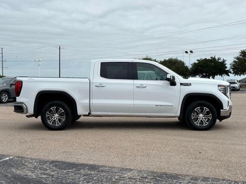 Summit White 2025 GMC Sierra 1500 SLT