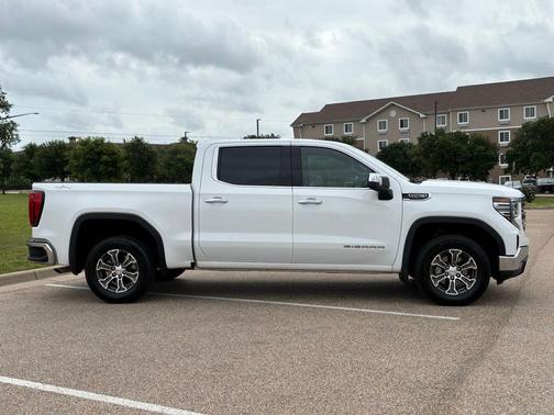 Summit White 2025 GMC Sierra 1500 SLT
