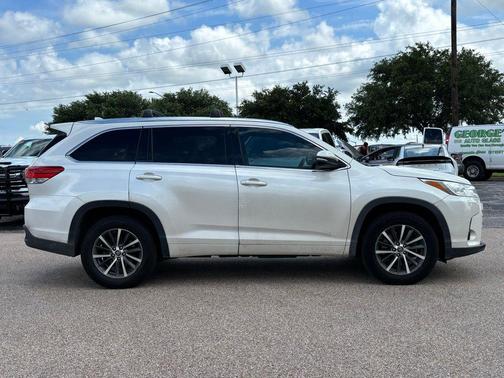 Blizzard Pearl 2018 Toyota Highlander XLE