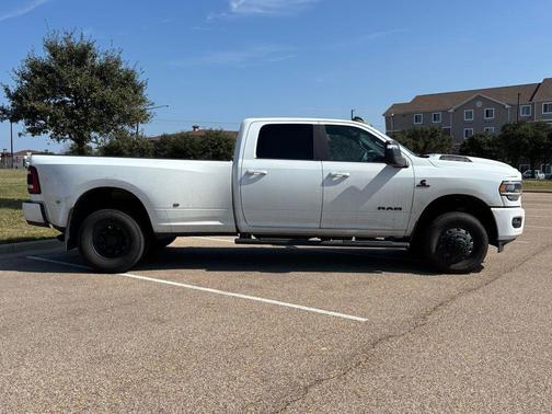 2024 RAM 3500 Laramie Crew Cab 4x4 8' Box