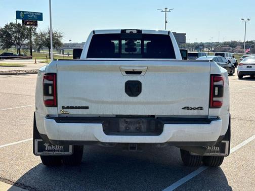 2024 RAM 3500 Laramie Crew Cab 4x4 8' Box