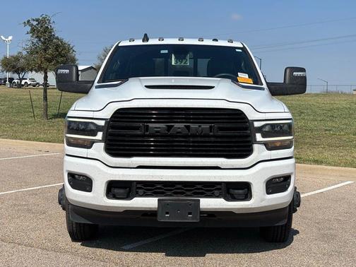 2024 RAM 3500 Laramie Crew Cab 4x4 8' Box
