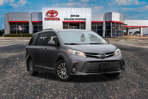 2020 Toyota Sienna XLE