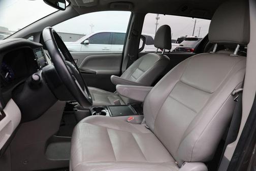 2020 Toyota Sienna XLE