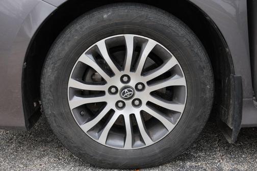 2020 Toyota Sienna XLE