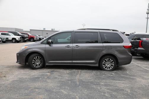 2020 Toyota Sienna XLE