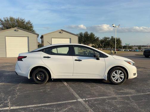 2024 Nissan Versa 1.6 S