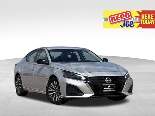 Brilliant Silver Metallic 2024 Nissan Altima 2.5 SV