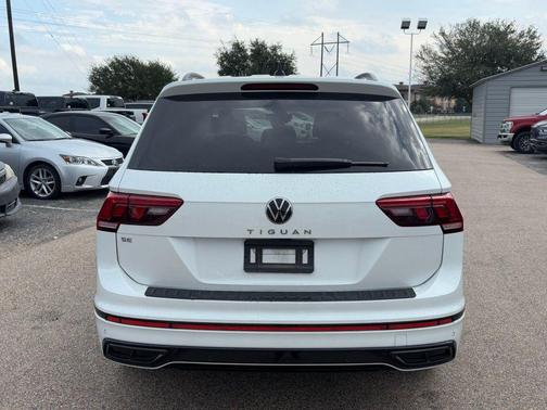 2024 Volkswagen Tiguan 2.0T SE R-Line Black