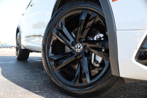 2024 Volkswagen Tiguan 2.0T SE R-Line Black