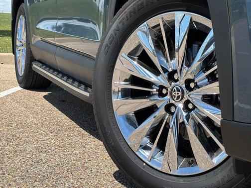 L6 2026 Toyota Grand Highlander Platinum