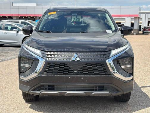 Labrador Black Pearl 2022 Mitsubishi Eclipse Cross LE