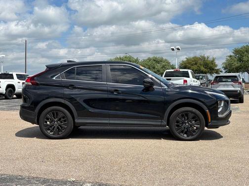 Labrador Black Pearl 2022 Mitsubishi Eclipse Cross LE