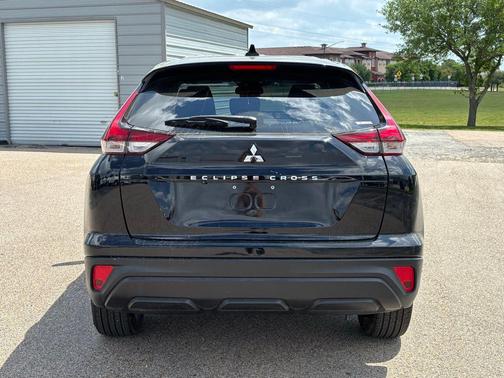 Labrador Black Pearl 2022 Mitsubishi Eclipse Cross LE