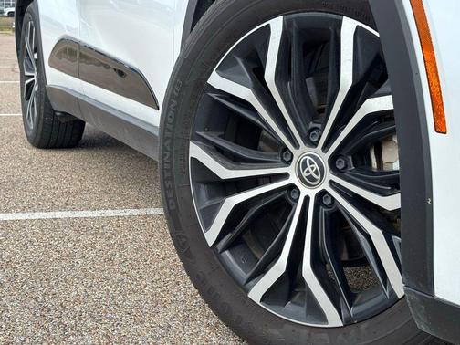 2024 Toyota Crown XLE