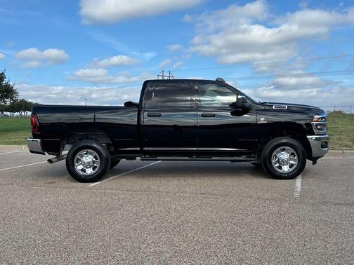 2025 RAM 2500 Tradesman Crew Cab 4x4 6'4' Box