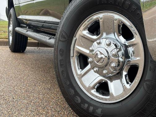 2025 RAM 2500 Tradesman Crew Cab 4x4 6'4' Box