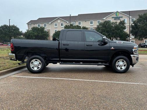 2025 RAM 2500 Tradesman Crew Cab 4x4 6'4' Box