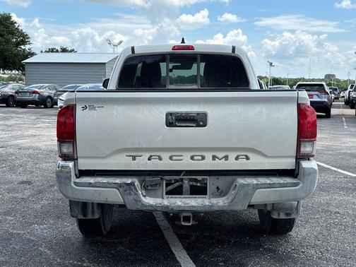 White 2022 Toyota Tacoma SR5