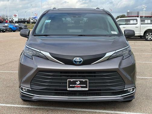 2024 Toyota Sienna XLE
