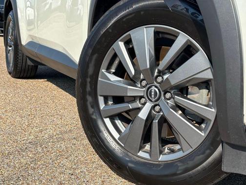 2022 Nissan Pathfinder SV 2WD