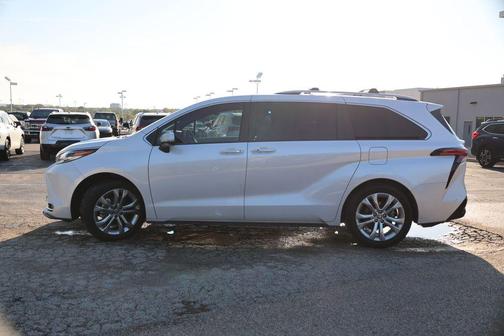 2023 Toyota Sienna Platinum 7 Passenger