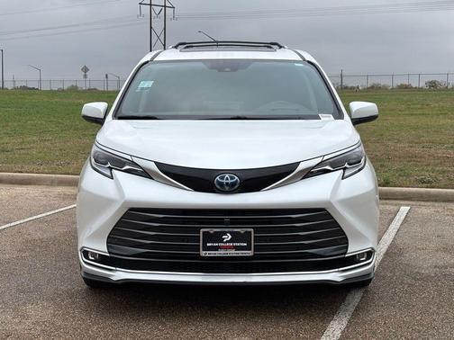 2023 Toyota Sienna Platinum 7 Passenger