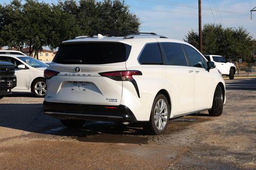2023 Toyota Sienna Platinum 7 Passenger