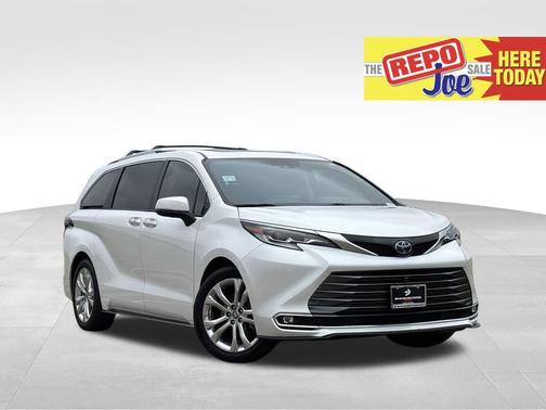 2023 Toyota Sienna Platinum 7 Passenger