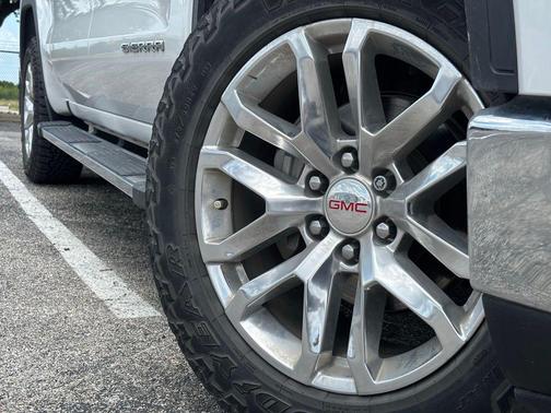 White Frost Tricoat 2021 GMC Sierra 1500 SLT