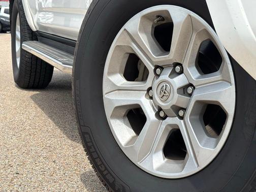 Super White 2016 Toyota 4Runner SR5 Premium