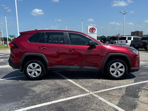 2022 Toyota RAV4 LE