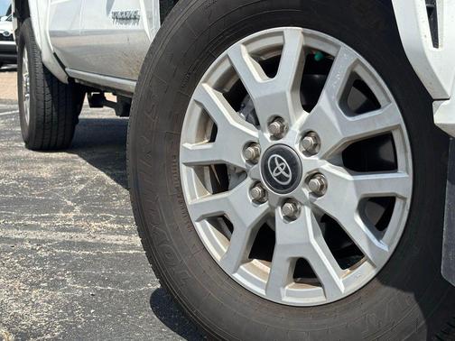 2025 Toyota Tacoma SR5