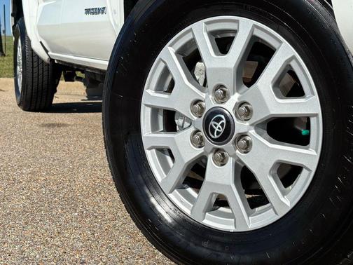 2025 Toyota Tacoma SR5