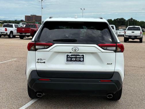 Ice Cap 2024 Toyota RAV4 XLE