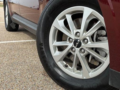 2024 Kia Carnival LX