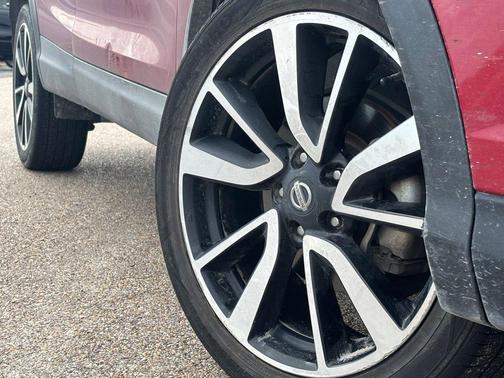 Palatial Ruby 2017 Nissan Rogue Sport SL