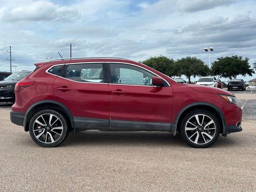 Palatial Ruby 2017 Nissan Rogue Sport SL