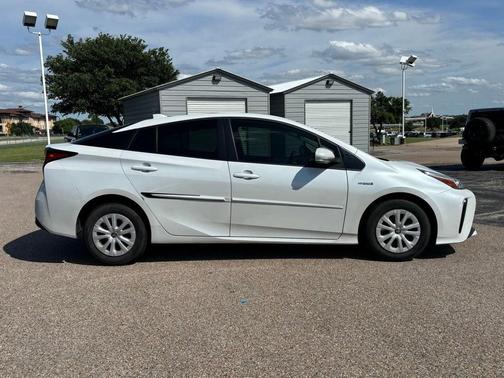 2022 Toyota Prius L