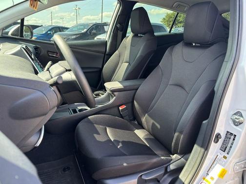 2022 Toyota Prius L
