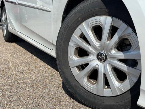 2022 Toyota Prius L