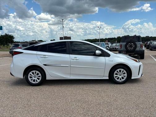 2022 Toyota Prius L