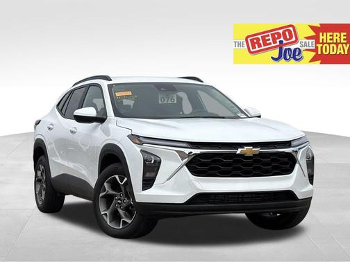 Summit White 2025 Chevrolet Trax LT