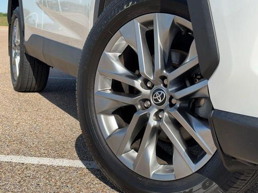 Wind Chill Pearl 2023 Toyota RAV4 XLE Premium