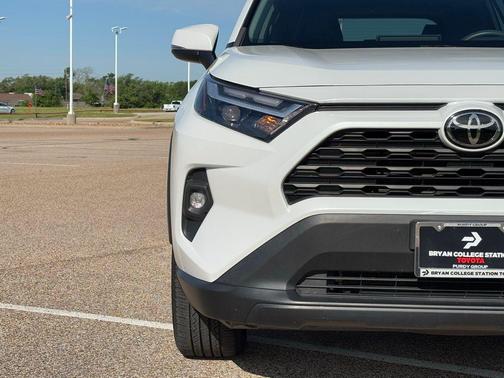 Wind Chill Pearl 2023 Toyota RAV4 XLE Premium