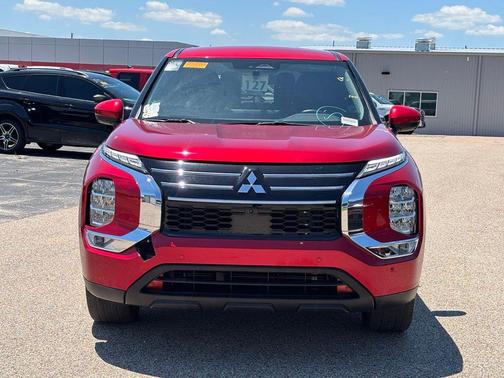 Red Diamond 2025 Mitsubishi Outlander SE 2.5 2WD