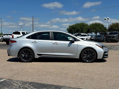 Classic Silver Metallic 2024 Toyota Corolla SE